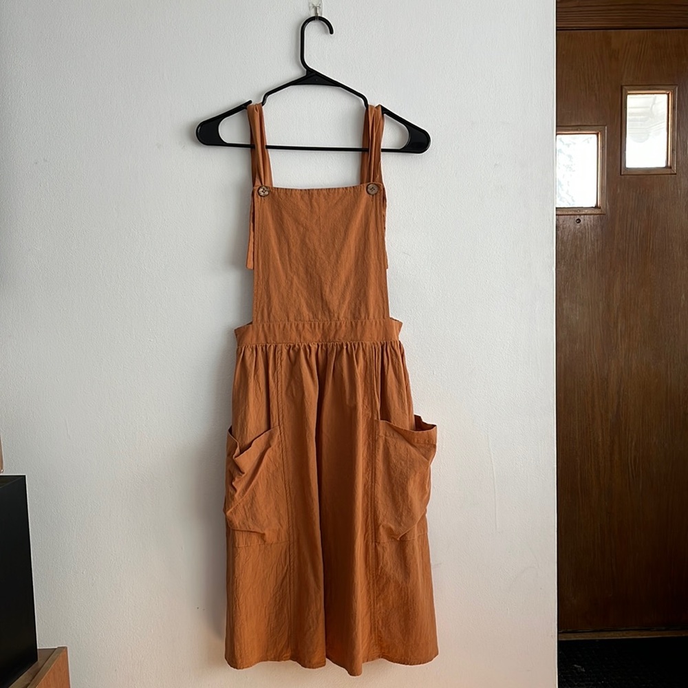 Adorable apron/overall dress